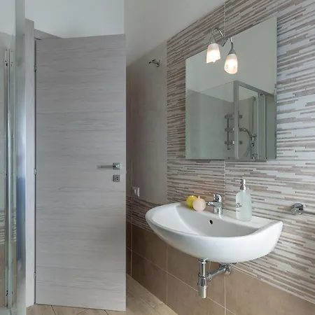 Ampio Trivano Con Wifi דירה *