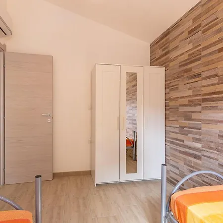 Ampio Trivano Con Wifi Apartment